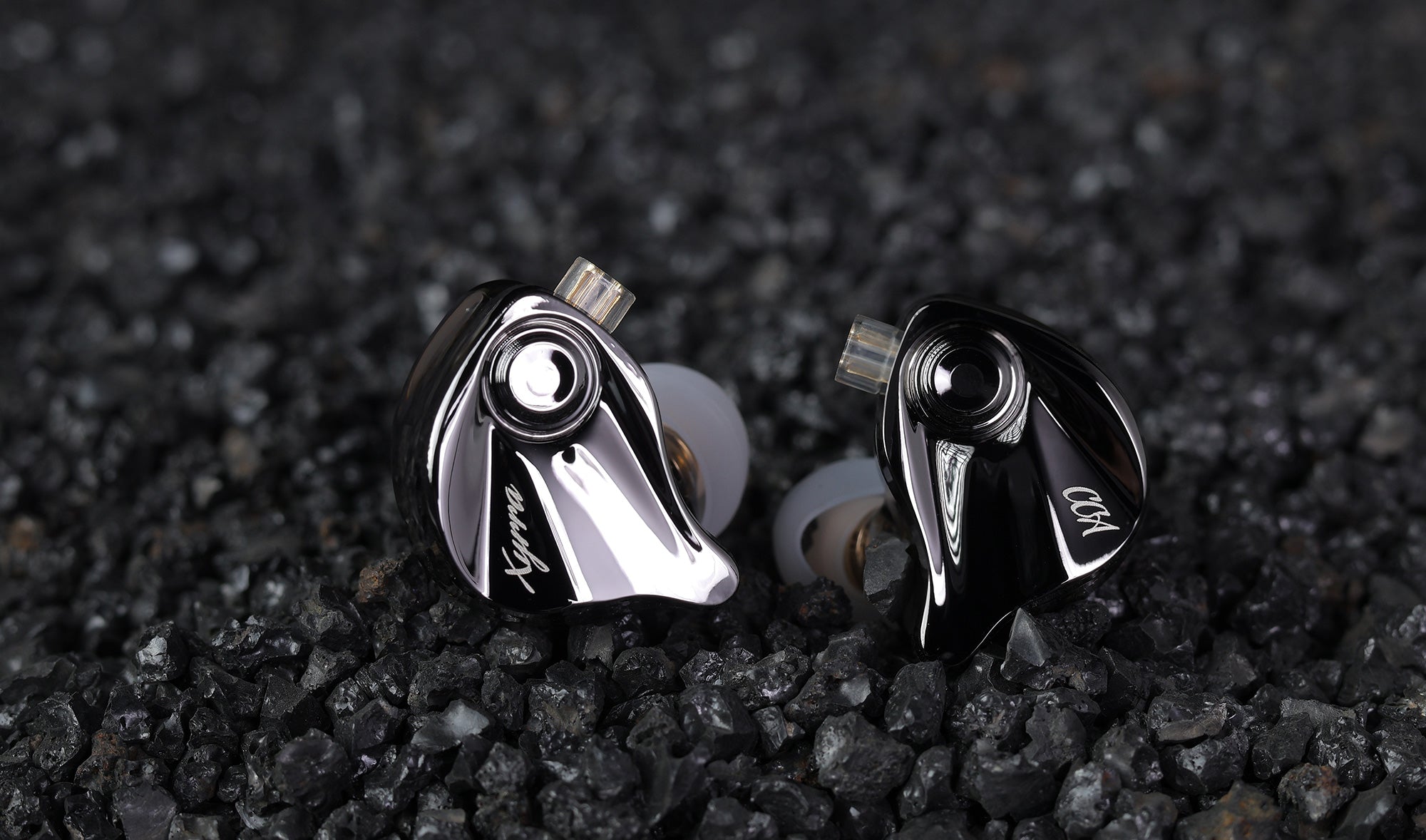 CCA Xyrra premium unibody in-ear monitor detail