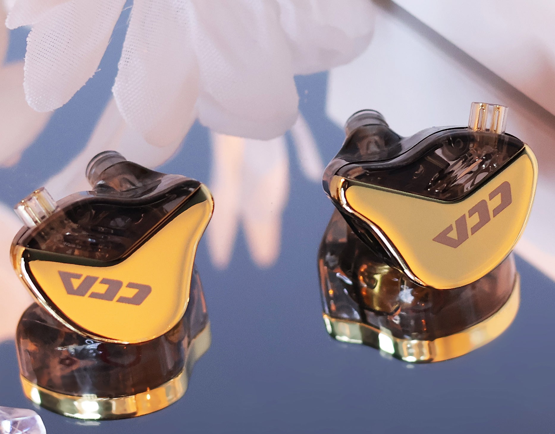 CCA CRA+ high-end gold in-ear earphones lightweight design