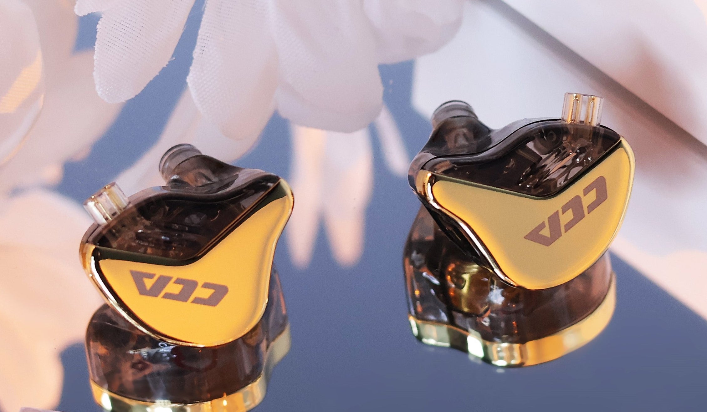 CCA CRA+ high-end gold in-ear earphones lightweight design