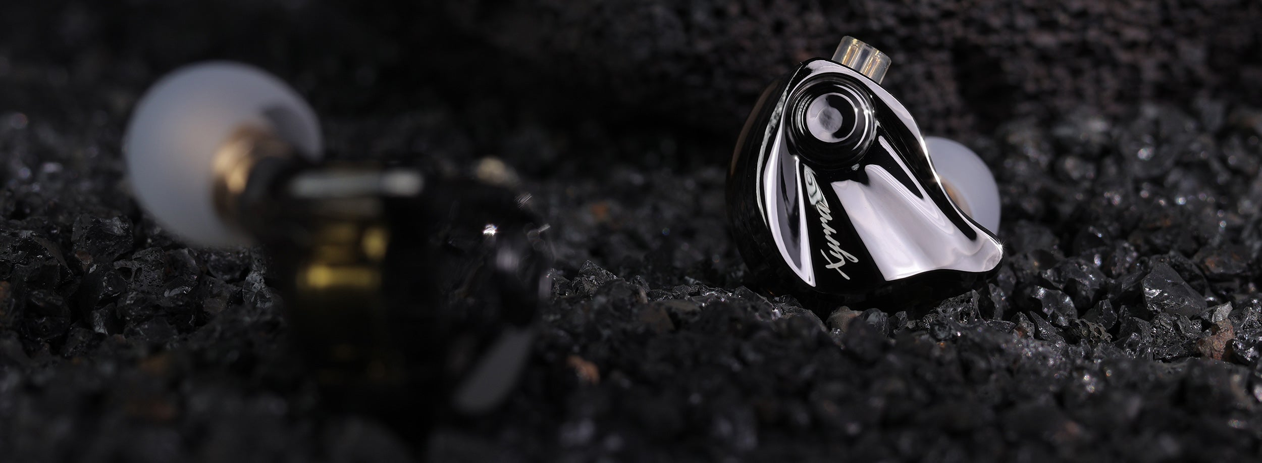 CCA Xyrra premium unibody in-ear monitor detail