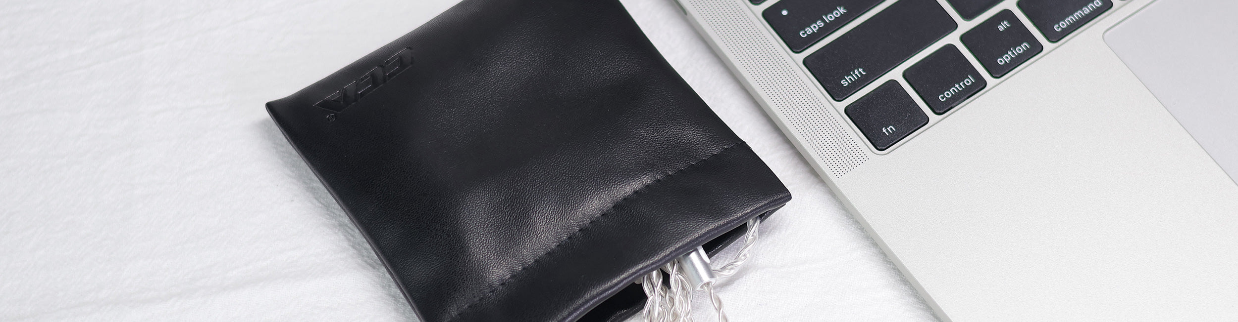 CCA headphone case, convenient, practical, and stylish.